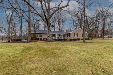 111 Timber Ridge Rd, Lexington, IL 61753
