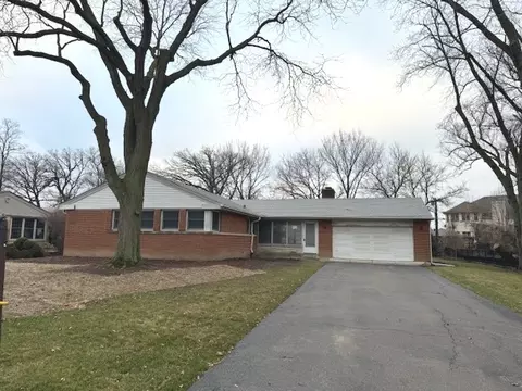 2 Meadowood Dr, Oak Brook, IL 60523