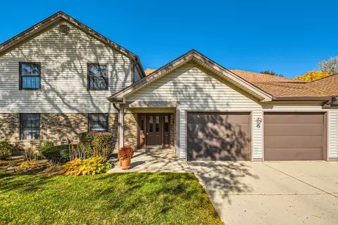 864 Stradford Cir #16D2, Buffalo Grove, IL 60089
