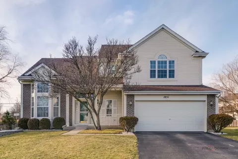 1851 E Ivy Cir, Lindenhurst, IL 60046