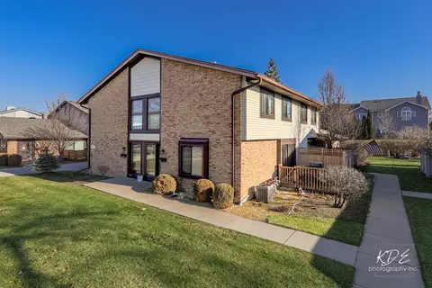 8313 Portsmouth Dr #A, Darien, IL 60561