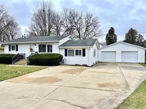 2224 Schuyler Dr, Peru, IL 61354