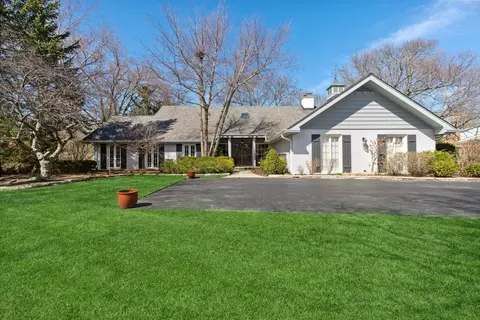 1690 Bowling Green Dr, Lake Forest, IL 60045