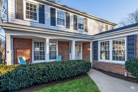 1221 Oak Ridge Cir, Barrington, IL 60010