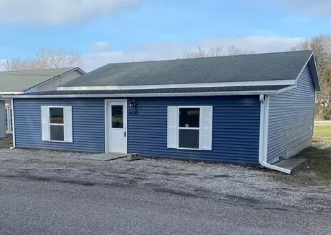 610 E Livingston St, Monticello, IL 61856