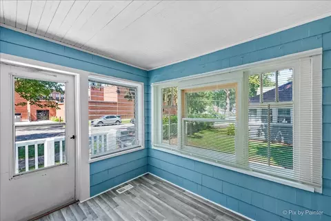 71 S Commonwealth Ave, Elgin, IL 60123 photo 4
