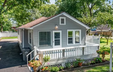 71 S Commonwealth Ave, Elgin, IL 60123 photo 2