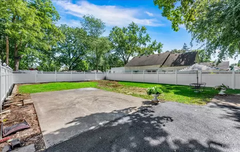 71 S Commonwealth Ave, Elgin, IL 60123 photo 23