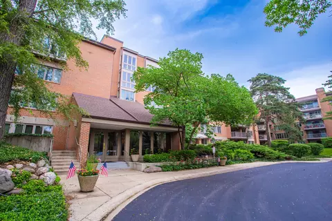22 Park Ln #503, Park Ridge, IL 60068