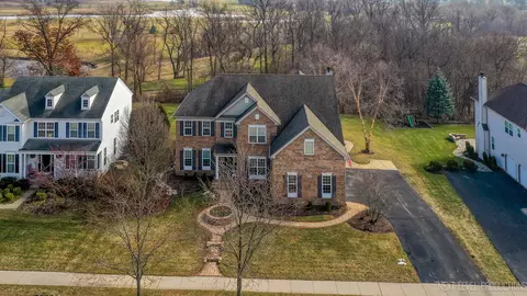 Exterior - 3543 Tournament Dr, Elgin, IL 60124 photo 3 of 10