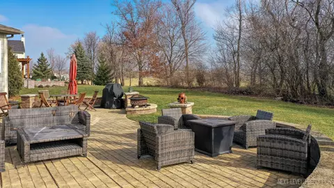 Exterior - 3543 Tournament Dr, Elgin, IL 60124 photo 5 of 10