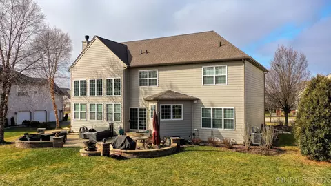Exterior - 3543 Tournament Dr, Elgin, IL 60124 photo 8 of 10