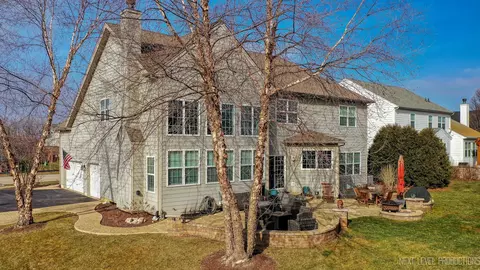 Exterior - 3543 Tournament Dr, Elgin, IL 60124 photo 9 of 10