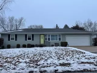 304 Rowe Dr, Bloomington, IL 61701