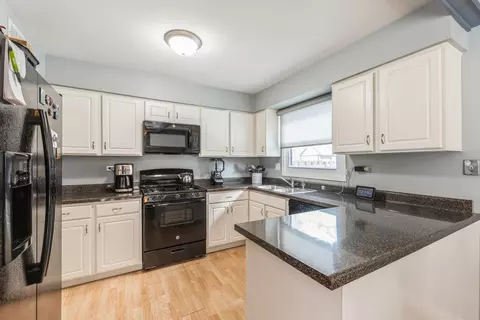 327 Forestway Ln, Wheeling, IL 60090 photo 7