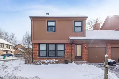 327 Forestway Ln, Wheeling, IL 60090