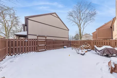 327 Forestway Ln, Wheeling, IL 60090 photo 25