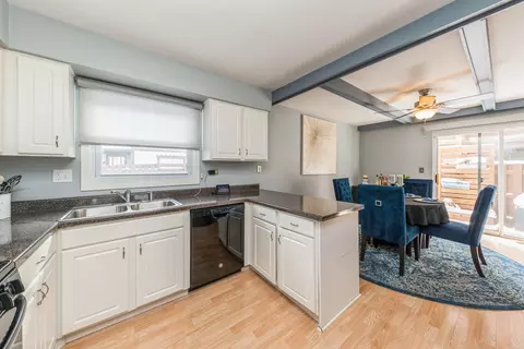 327 Forestway Ln, Wheeling, IL 60090 photo 8
