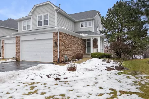 61 Woodview Dr, Glen Ellyn, IL 60137