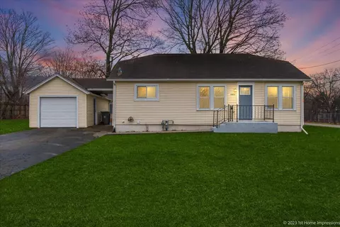 1053 Houston Ave, Elgin, IL 60120