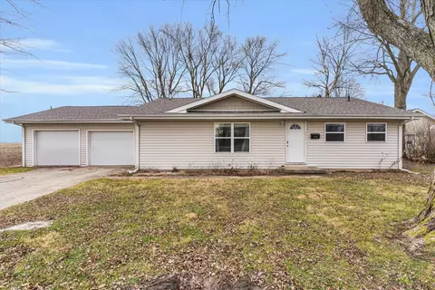 510 Crawford Ave, Villa Grove, IL 61956