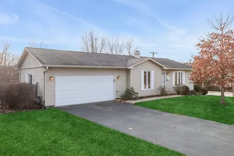 101 Ridge St, Algonquin, IL 60102