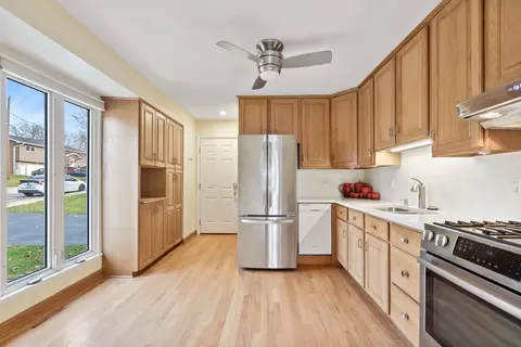 101 Ridge St, Algonquin, IL 60102 photo 2