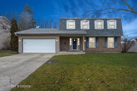 1503 Darwin Ln, Wheaton, IL 60189