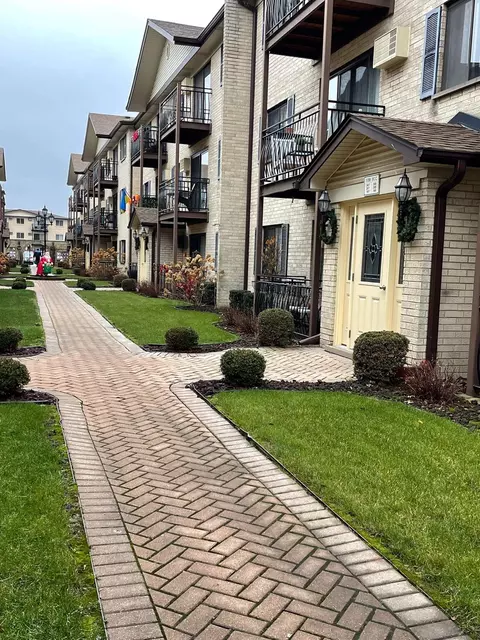 5139 N East River Rd #267C, Chicago, IL 60656