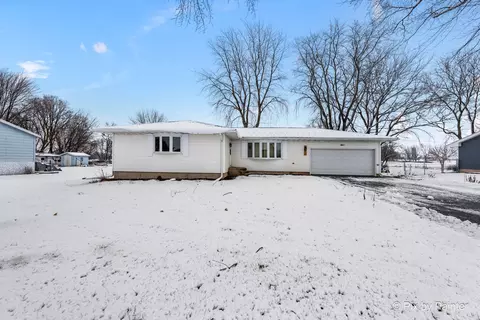 407 1st St, Kirkland, IL 60146