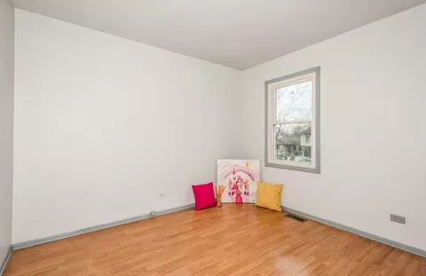 1200 Singleton Dr, Roselle, IL 60172 photo 9