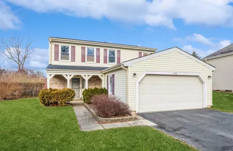1200 Singleton Dr, Roselle, IL 60172
