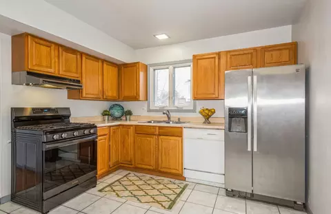 1200 Singleton Dr, Roselle, IL 60172 photo 5