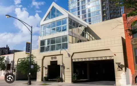 1212 N Lasalle St #P329, Chicago, IL 60610