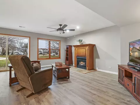 301 Whitmore Trl, Mchenry, IL 60050 photo 15
