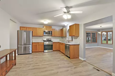 301 Whitmore Trl, Mchenry, IL 60050 photo 9
