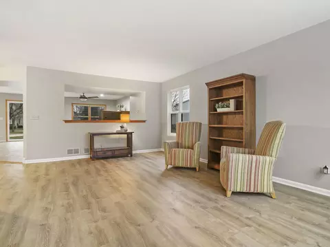 301 Whitmore Trl, Mchenry, IL 60050 photo 7