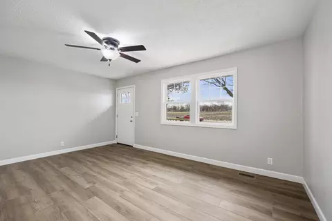 606 W Charles St, Mclean, IL 61754 photo 8