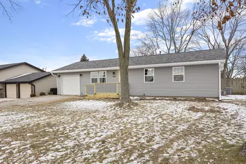 606 W Charles St, Mclean, IL 61754 photo 2