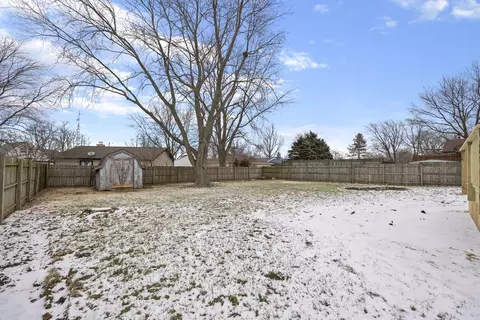 606 W Charles St, Mclean, IL 61754 photo 5