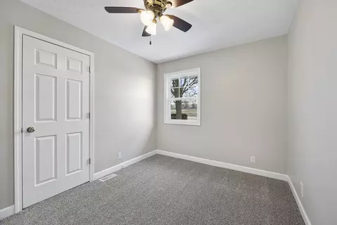 606 W Charles St, Mclean, IL 61754 photo 24