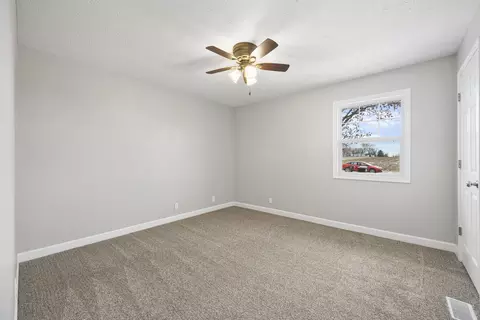 606 W Charles St, Mclean, IL 61754 photo 22