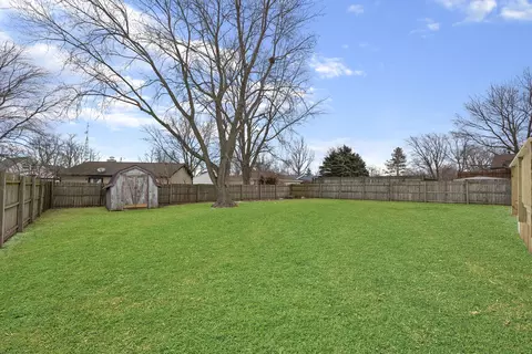 606 W Charles St, Mclean, IL 61754 photo 32