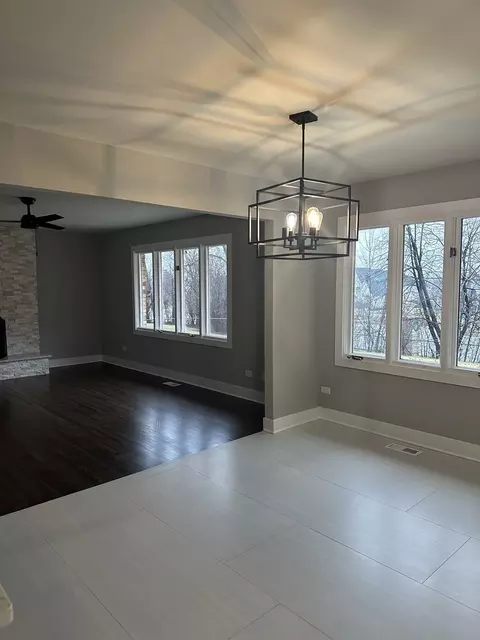 115 Somerset Rd, Willowbrook, IL 60527 photo 7
