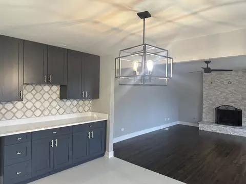 115 Somerset Rd, Willowbrook, IL 60527 photo 6