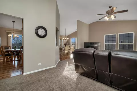 24915 Franklin Ln, Plainfield, IL 60585 photo 4