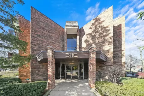 3110 Pheasant Creek Dr #318, Northbrook, IL 60062