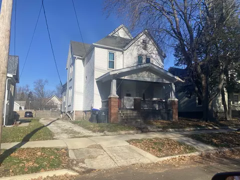 211 Seminary Ave, Bloomington, IL 61701