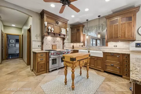 148 Circle Ridge Dr, Burr Ridge, IL 60527 photo 4