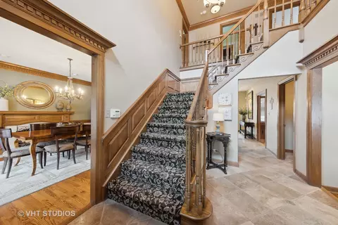 148 Circle Ridge Dr, Burr Ridge, IL 60527 photo 3